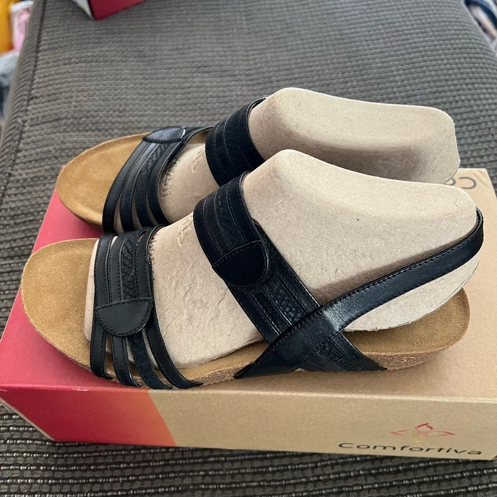 Women's Black Sandals - Picture 2 of 4